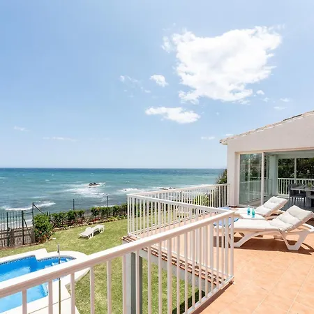 Villa Beachfront Mijas: 4-bedroom Retreat With Private Pool Sitio de Calahonda