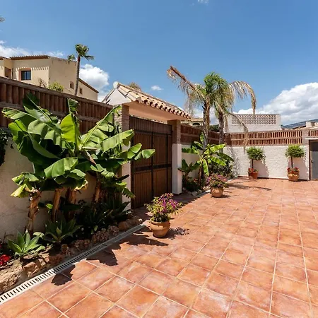 Beachfront Mijas: 4-bedroom Retreat With Private Pool * Sitio de Calahonda