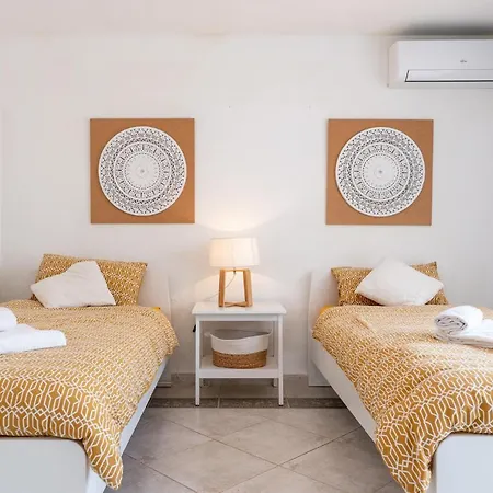 Villa Beachfront Mijas: 4-bedroom Retreat With Private Pool *