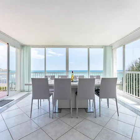 Beachfront Mijas: 4-bedroom Retreat With Private Pool Sitio de Calahonda