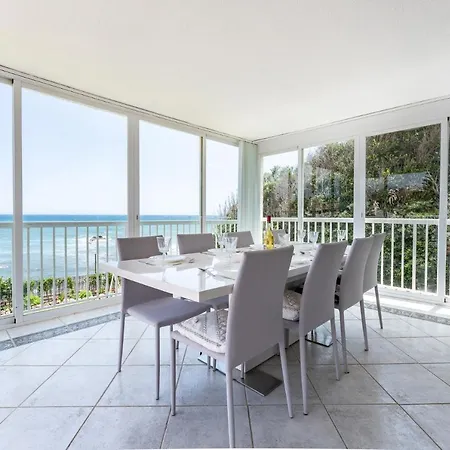 Beachfront Mijas: 4-bedroom Retreat With Private Pool Sitio de Calahonda