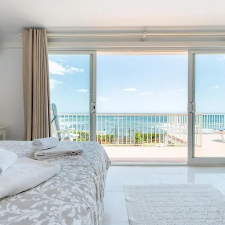 Beachfront Mijas: 4-bedroom Retreat With Private Pool Villa Sitio de Calahonda