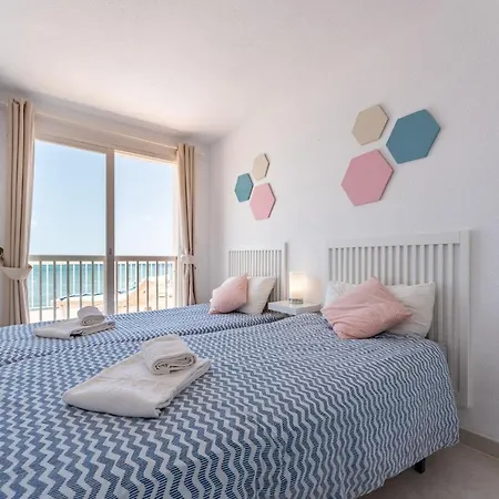 Villa Beachfront Mijas: 4-bedroom Retreat With Private Pool Sitio de Calahonda