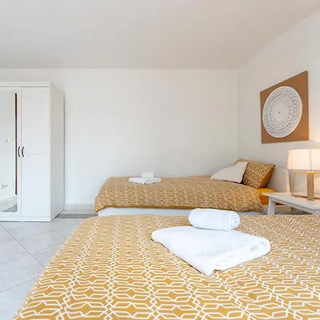 Villa Beachfront Mijas: 4-bedroom Retreat With Private Pool Sitio de Calahonda